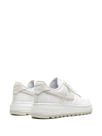 Nike Air Force 1 Luxe