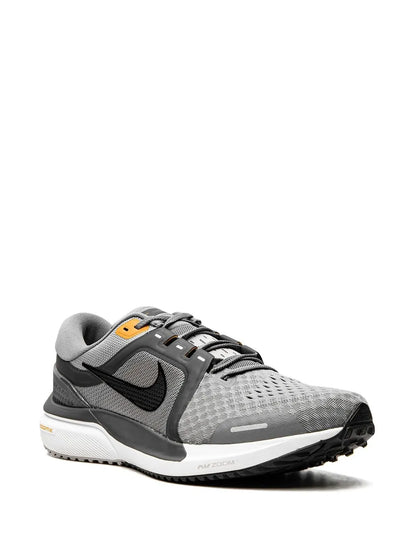 Nike Zoom Vomero 16 Low-Top