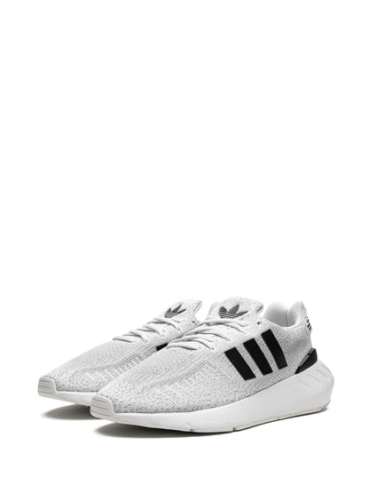 adidas Swift Run 22